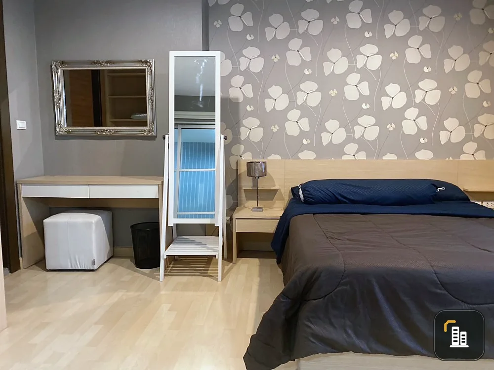 Urgent rent Rhythm Ratchada decorated with good wallpaper. Luxurious room looks good in every part. Whoever misses it will regret it.