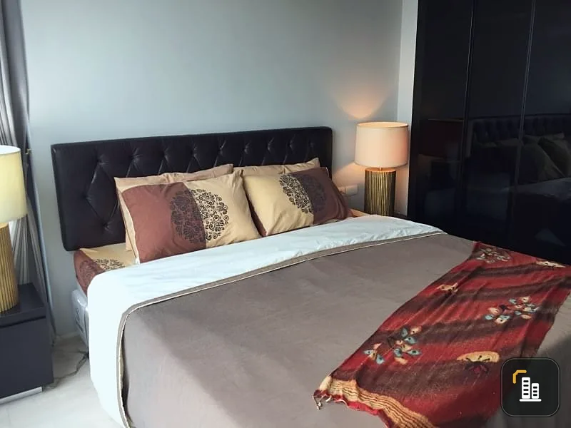 Sale with tenants: Condo Rhythm Sukhumvit 44/1, high floor, 2 bedrooms, fully furnished, good location, worth investing in, don't wait.