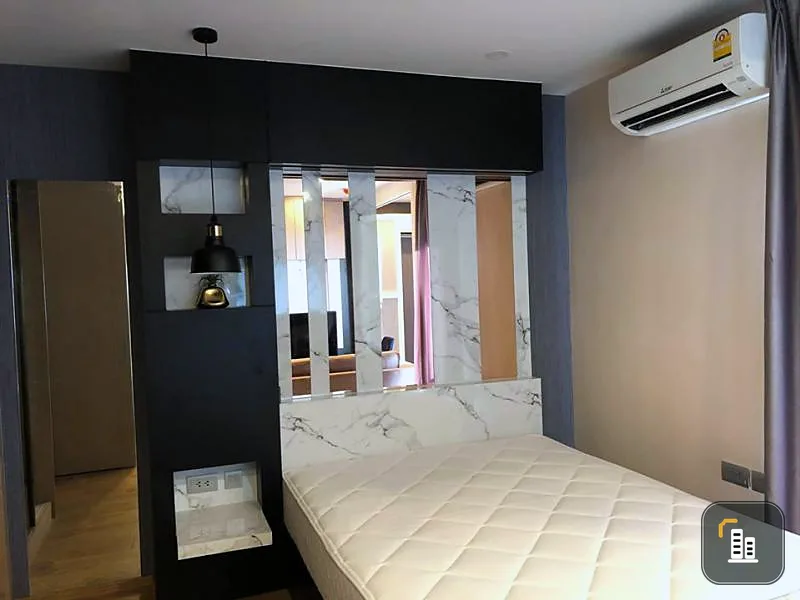 Selling at a loss. Condo Q Chidlom Petchaburi. Beautiful like this. Built in the whole room. Must hurry to own it.