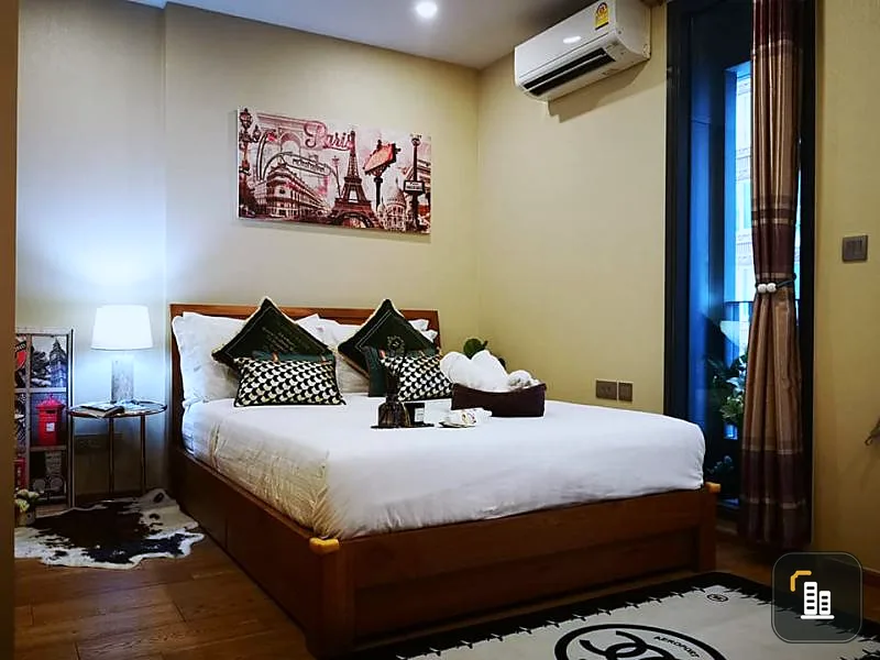 For rent Q Chidlom, Phetchaburi, vintage style room. who likes this style Can't miss it
