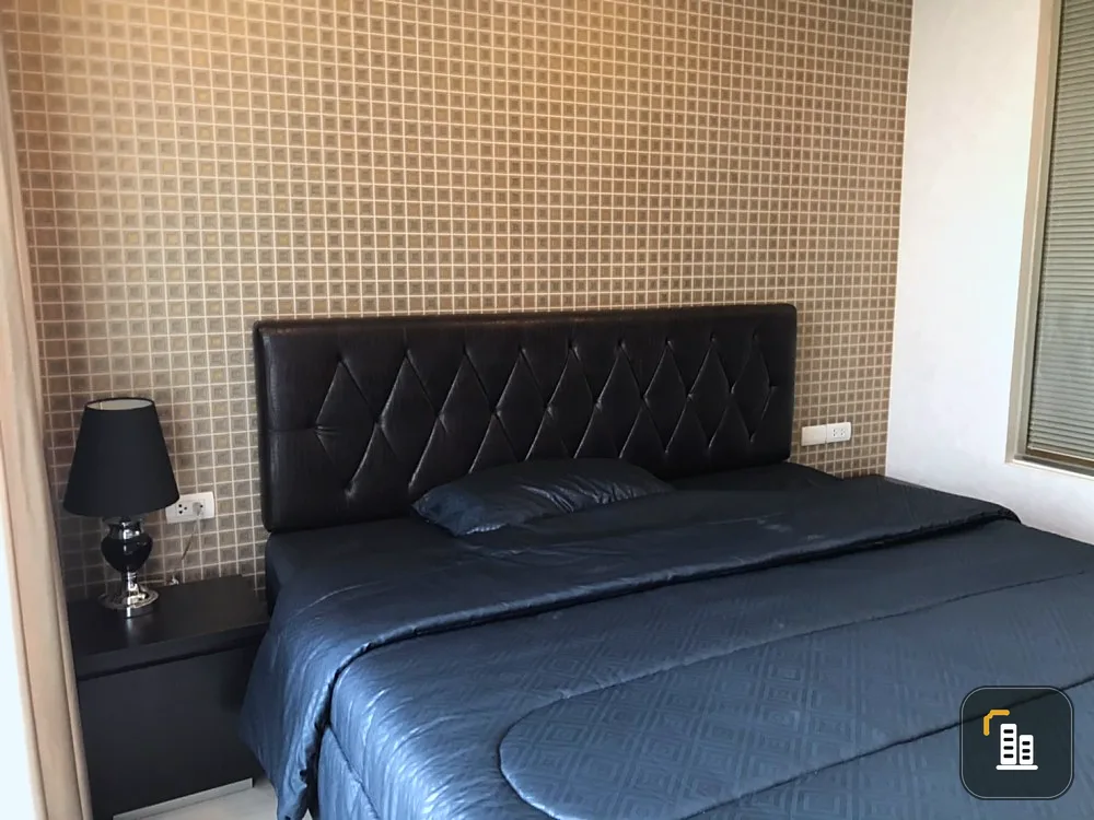 Urgent for rent !! Condo Rhythm Sukhumvit 44/1, prime location in the heart of the city, close to shopping centers. Book now !!