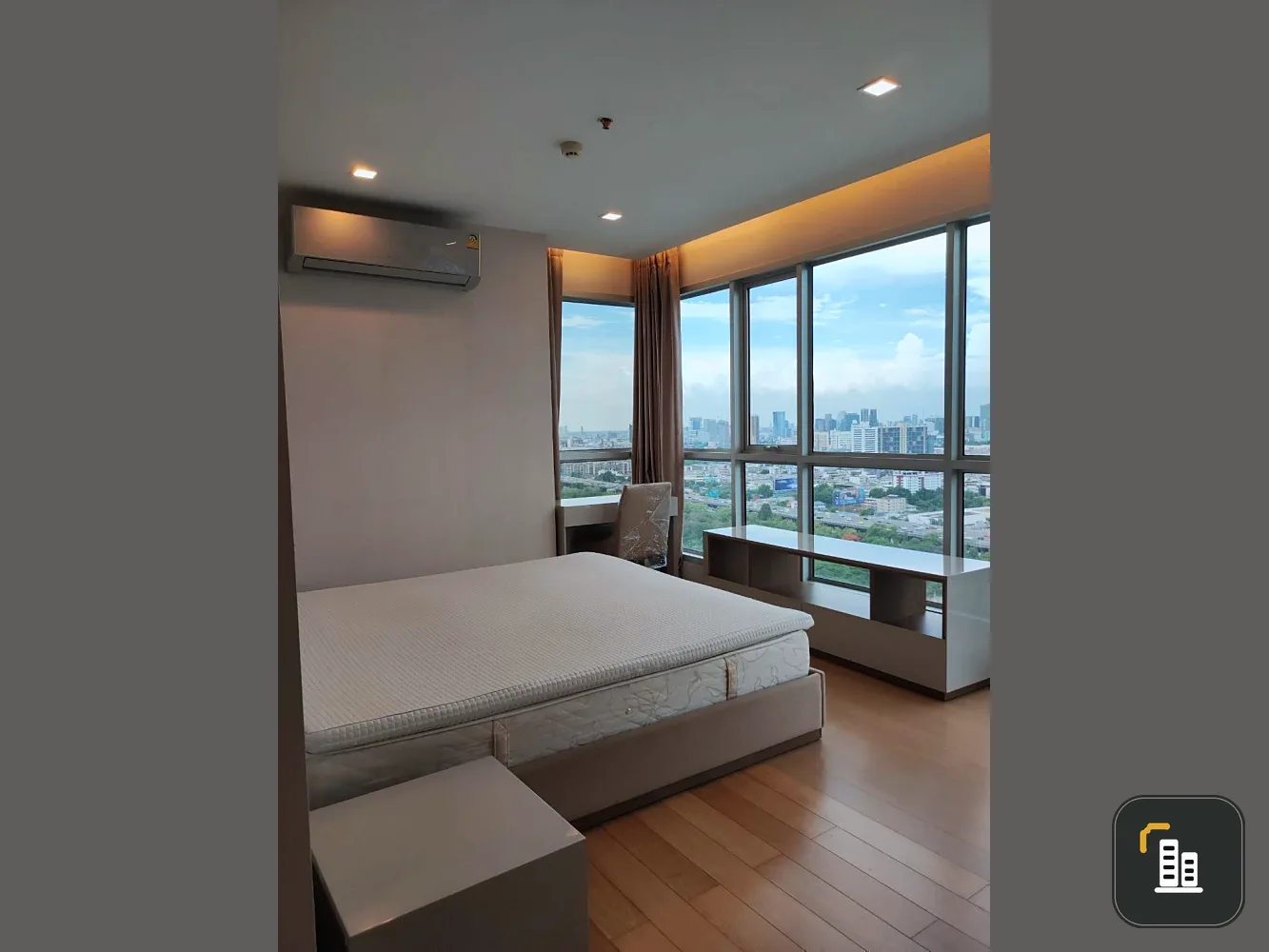 Condo for rent, The Address Asoke, high floor, beautiful view, complete with furniture and electrical appliances.