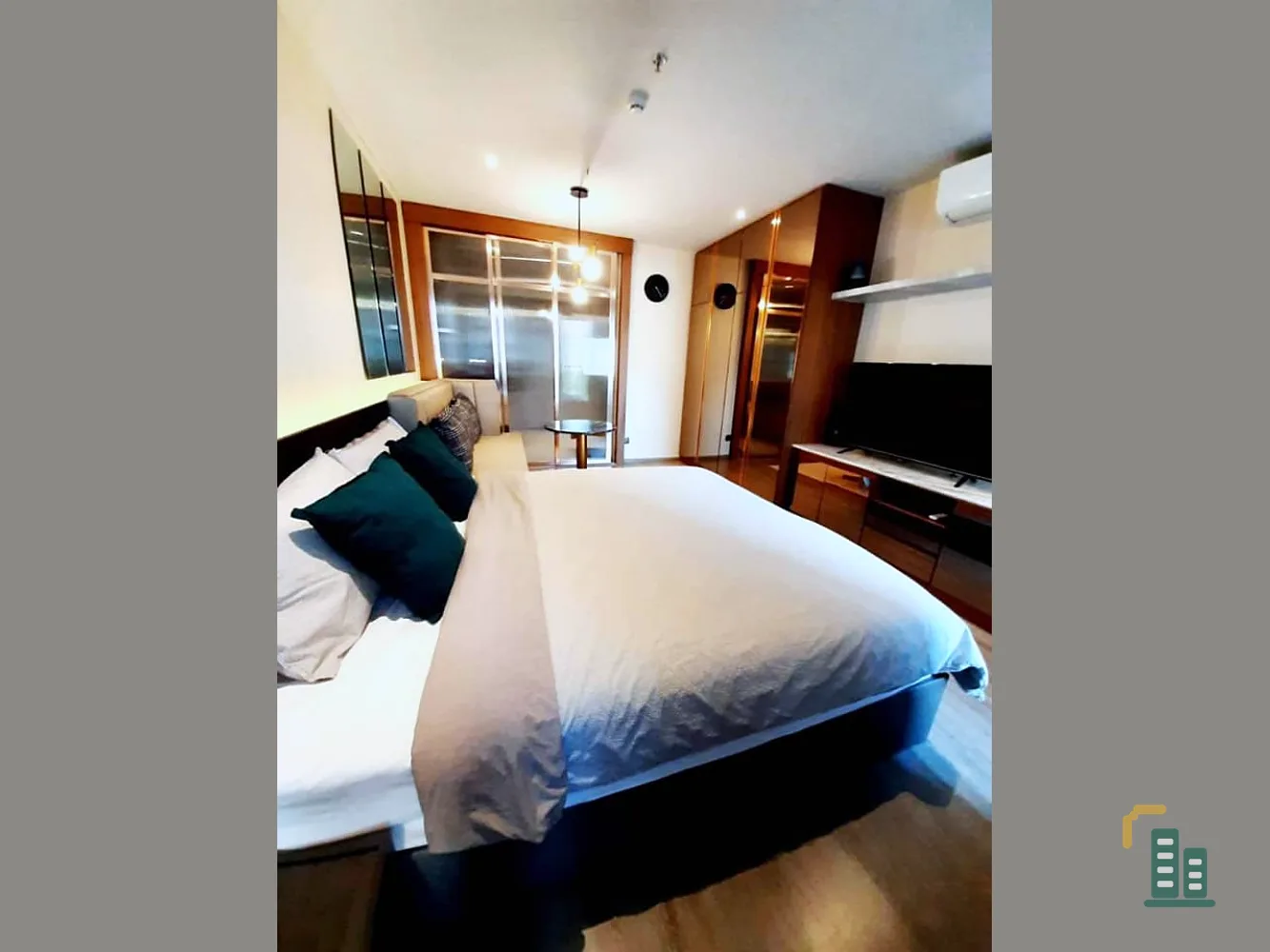 Sale/Rent Urgent!! Condo Rhythm Ekkamai, ready to move in, fully furnished. Good electrical appliances. Book now!!