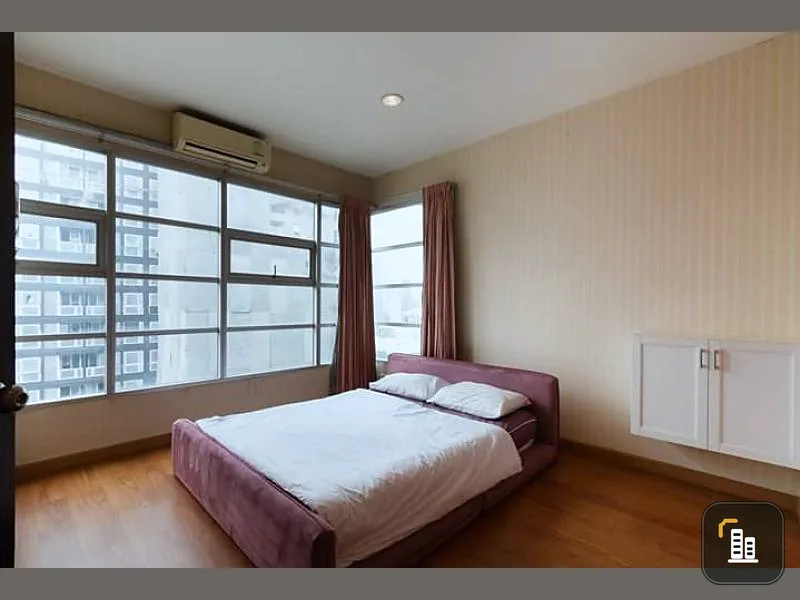 For rent, Baan Klang Krung, Siam-Pathumwan, beautiful lights, complete equipment + built-in kitchen Keep your bags in.