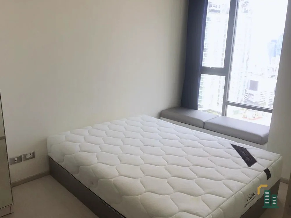For rent!! Condo Rhythm Sukhumvit 42, 21st floor, beautiful view, fully furnished, convenient transportation, near BTS Ekkamai, don't miss it!!