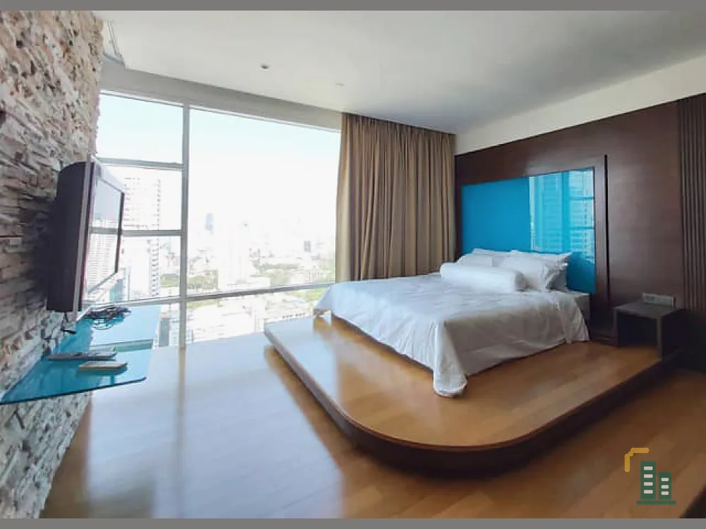Quick sale!! Condo Fullerton Sukhumvit, good location, in the heart of the city, near shopping areas, book now!!