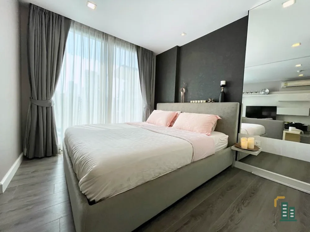 For rent urgently!! Condo The Room Sukhumvit 40, near BTS Ekkamai, good location, do not hesitate, book now!!