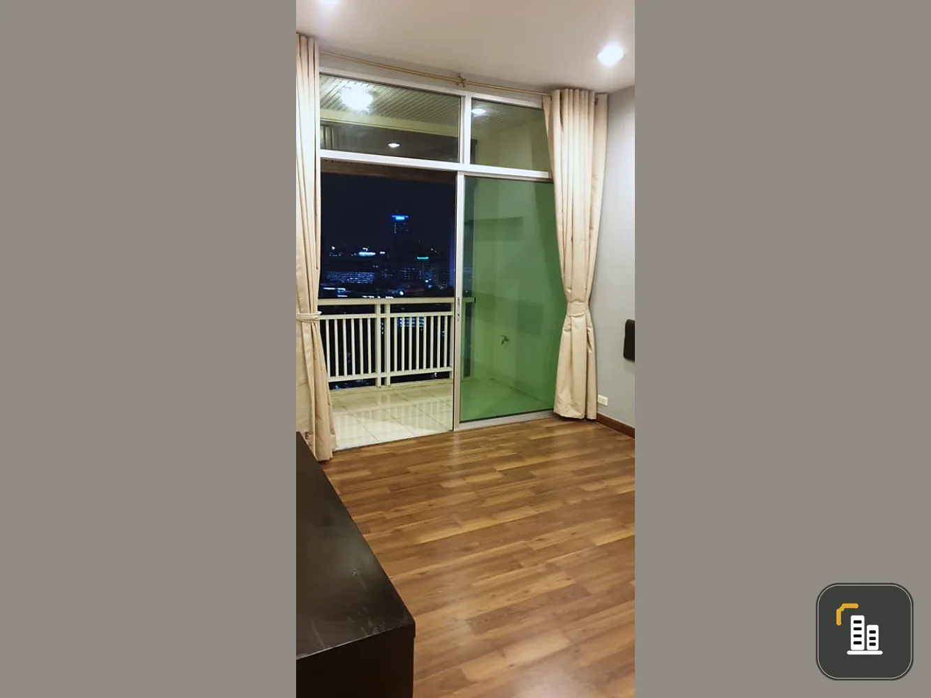 Chewathai Ratchaprarop for sale. This room is very clean inside. Buy to invest or live on your own There is absolutely no loss.