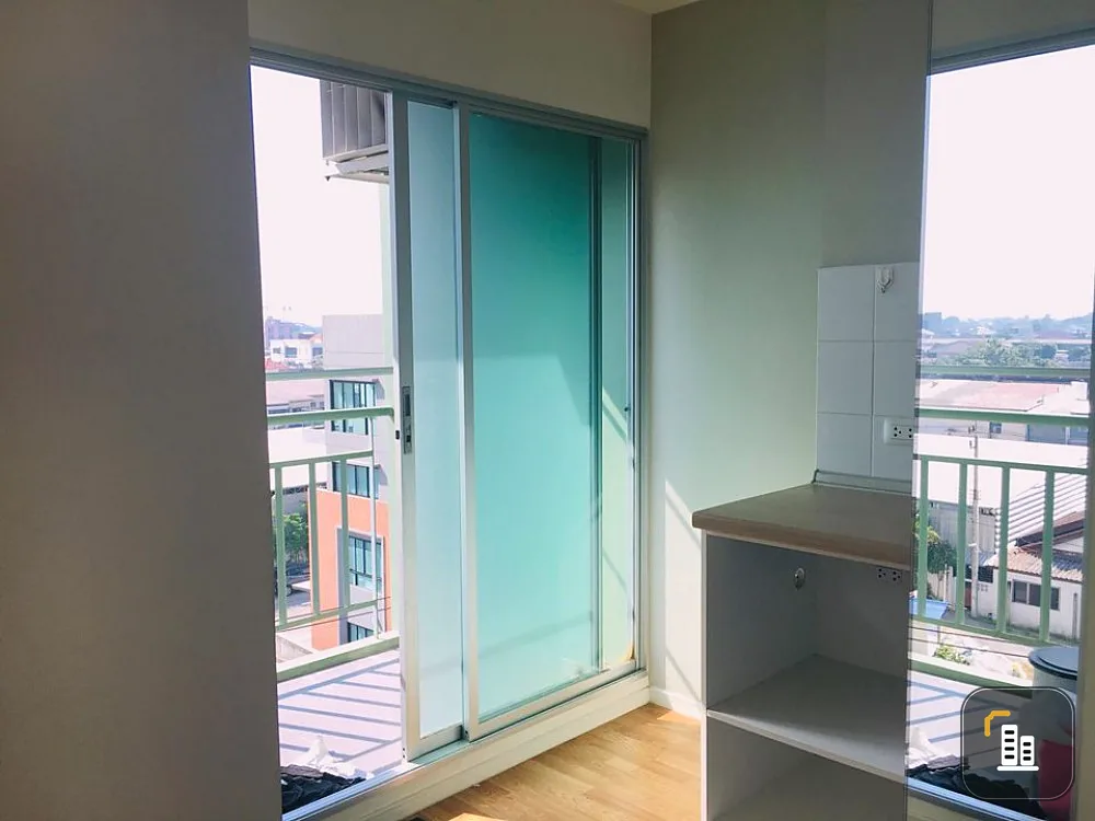 Condo for sale Lumpini Park Nawamin-Sriburapha. Built-in decoration. Very cheap price. Book now.