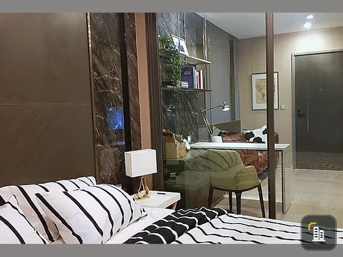 OMG!!!! Is this a condo or a 5 star hotel? Get the atmosphere like being in a foreign country. Size 1 bedroom 1 bathroom.