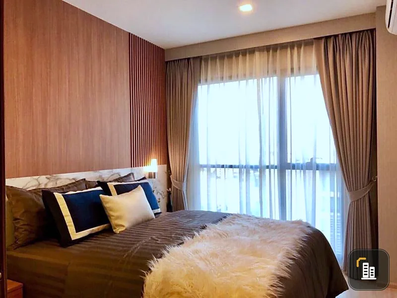 Wow, Rhythm Rangnam for rent. Soft bed decorated with parquet. Perfect fit, plus the perfect marble wall.