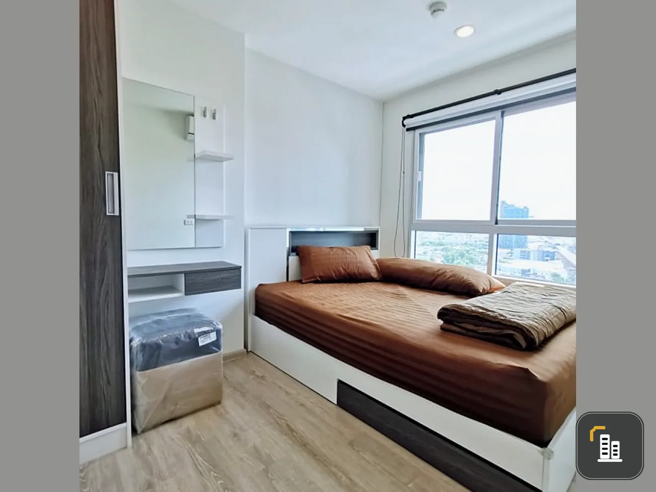 Sale/Rent Urgent!! Condo Chewathai Petchkasem 27, 18th floor, pool view, good location, friendly price, don't miss it!!