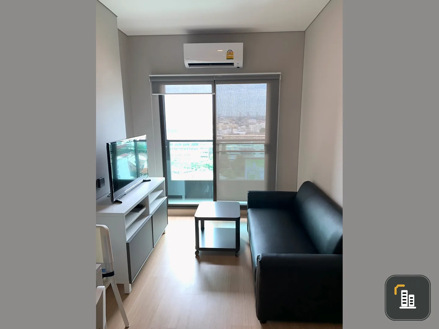 New bedroom. Beautiful box. This way. This room has a beautiful view.