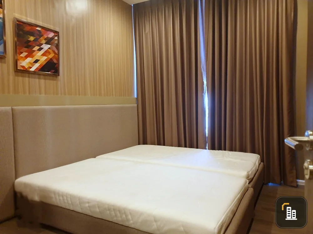 Condo for sale Whizdom Essence, corner room, north side, Mahanakorn view, can't miss it.