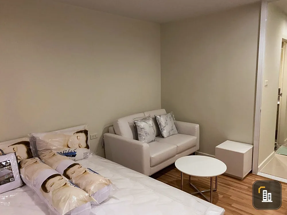 Selling We Condo, beautiful room, ready to live by yourself, it's good to rent. Hurry up!!