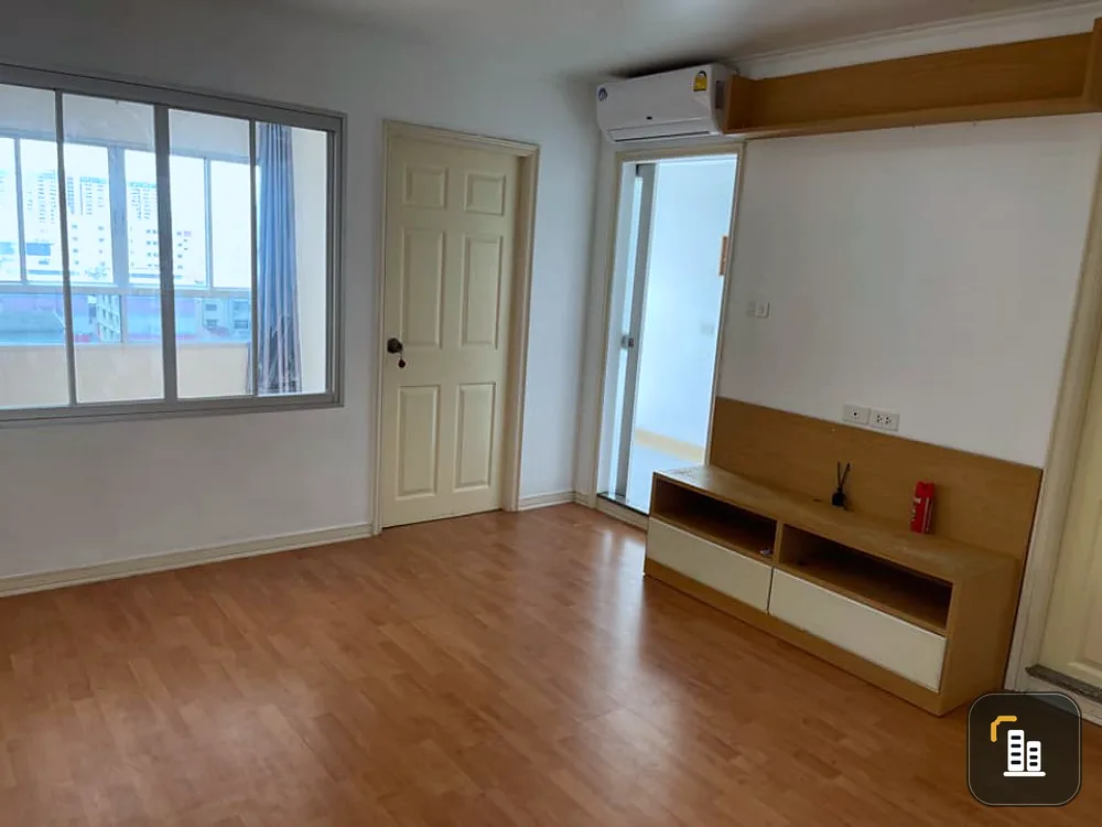 Condo for sale, Lumpini Ville Ramkhamhaeng 44, corner room, good location, can't miss it.