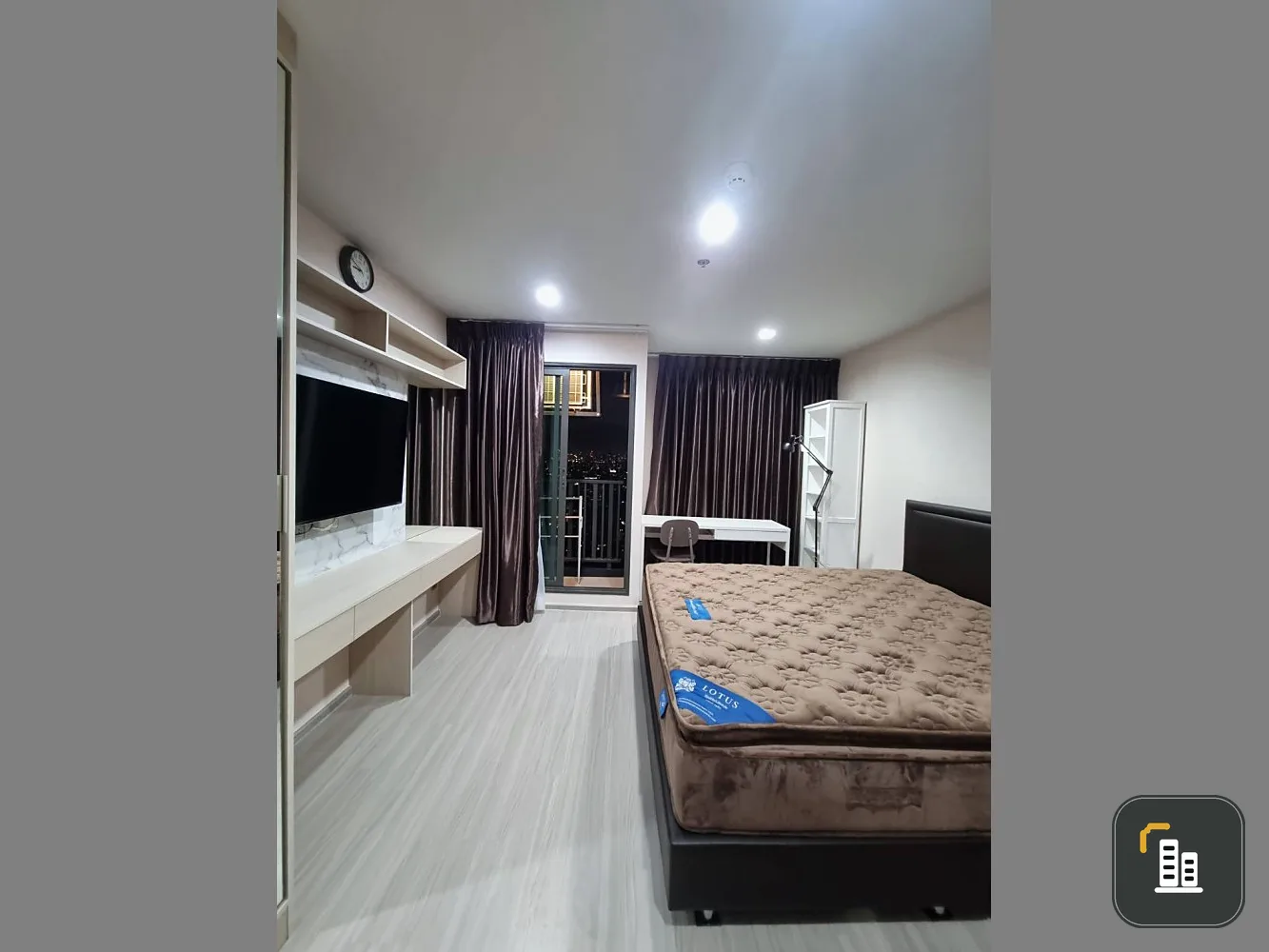 For rent, life ladprao, studio room, 28 sqm., 44th floor, clear view, no blocking view, south, cool wind all the time, slow down