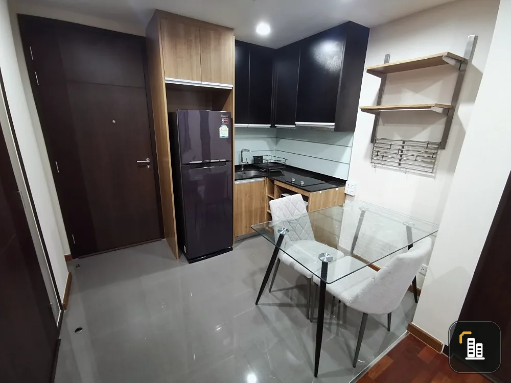 Complete set of furniture, very well matched. Decorate the room beautifully.