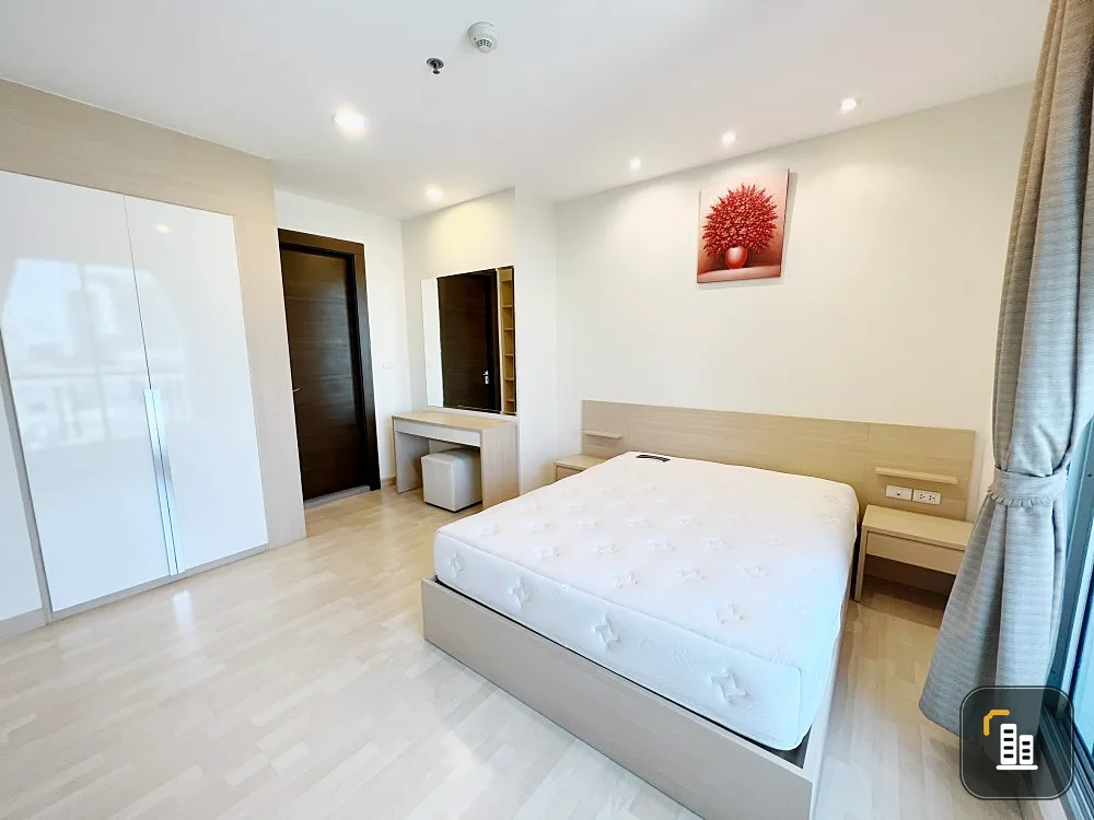 Condo for rent, Rhythm Ratchada, corner room, ready to move in, convenient travel, near MRT Ratchadaphisek.