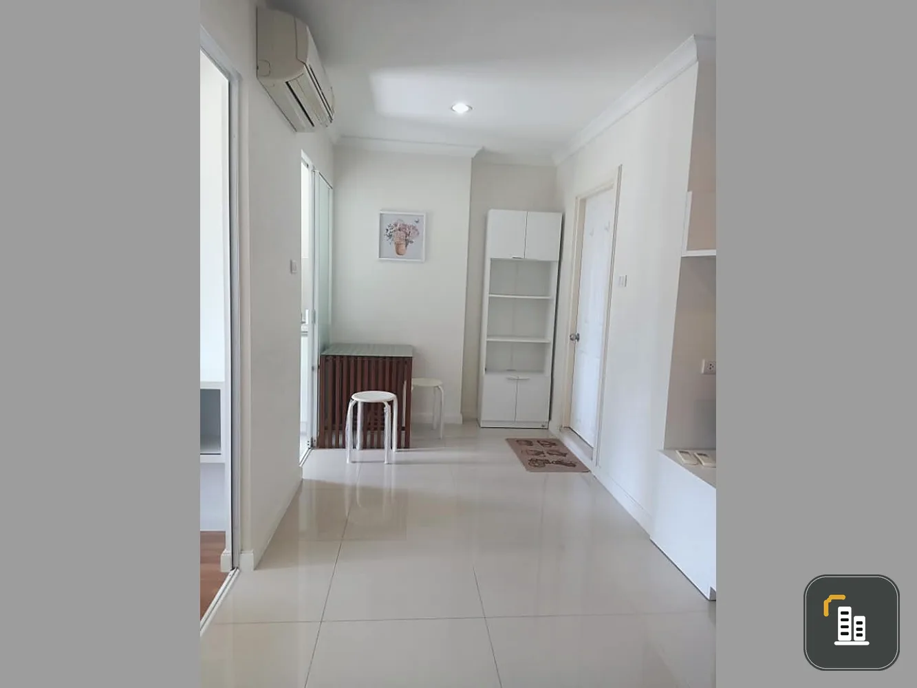 For rent, Lumpini Place, Rama 9-Ratchada, Building B, 11th floor, size 37 sq m. Reduce the fight against covid 10000 baht / month, ready to move in.