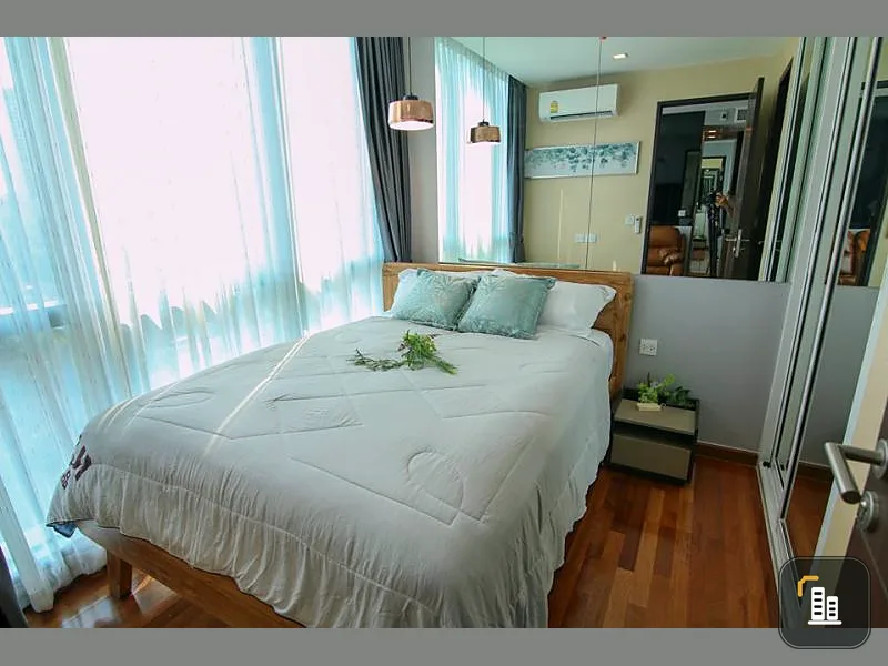 For rent Wish Signature Midtown Siam, spacious room, double bed, soft sofa, everyone likes it. If interested, reserve now.