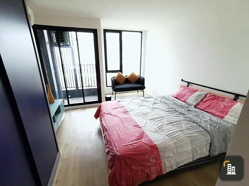 For rent at Thi Joot B.U. Pool view, opposite Bangkok University (Rangsit). Easy to travel like this. Don't miss it.