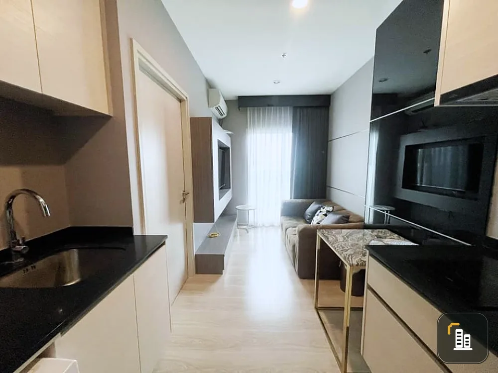 Another room fell out, selling Noble Revolve Ratchada 1, good built-in furniture, super beautiful, area 27 sq m. Hurry up.