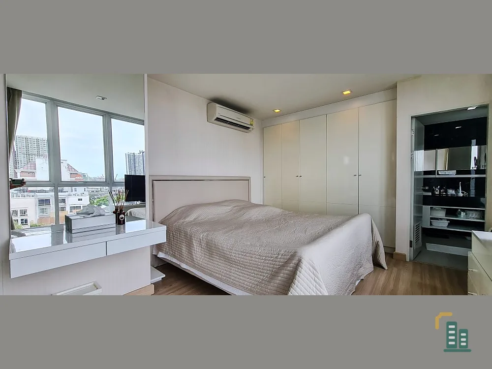 Quick sale!! Tree Condo Ekamai (Sukhumvit 40), fully furnished, good location, near shopping center, don't miss it!!