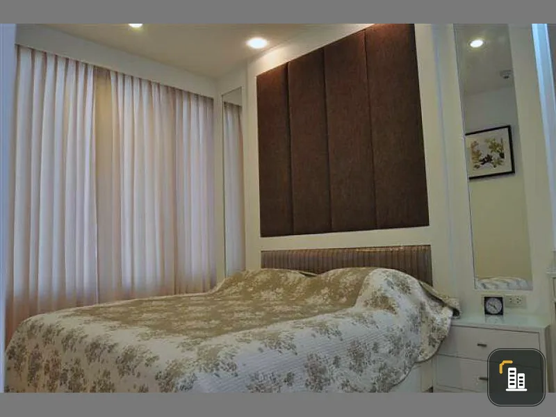 For Rent Villa Ratchathewi, very big bed, soft sofa, beautiful view, must give this room.