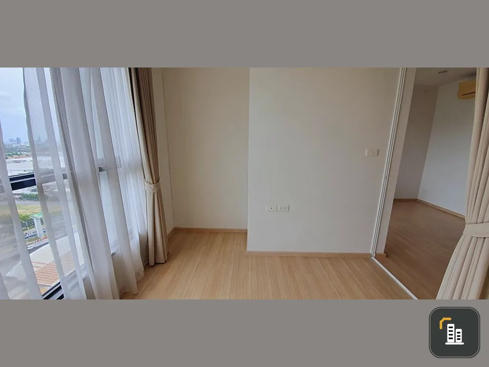 Selling The Base Chaengwattana, this room is brand new and has a great view. Buying for yourself or investing is very worthwhile. Become the owner