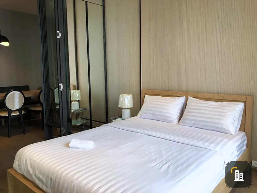 Condo for sale/rent Park 24, fully furnished. The view of the Chao Phraya River is not to be missed.