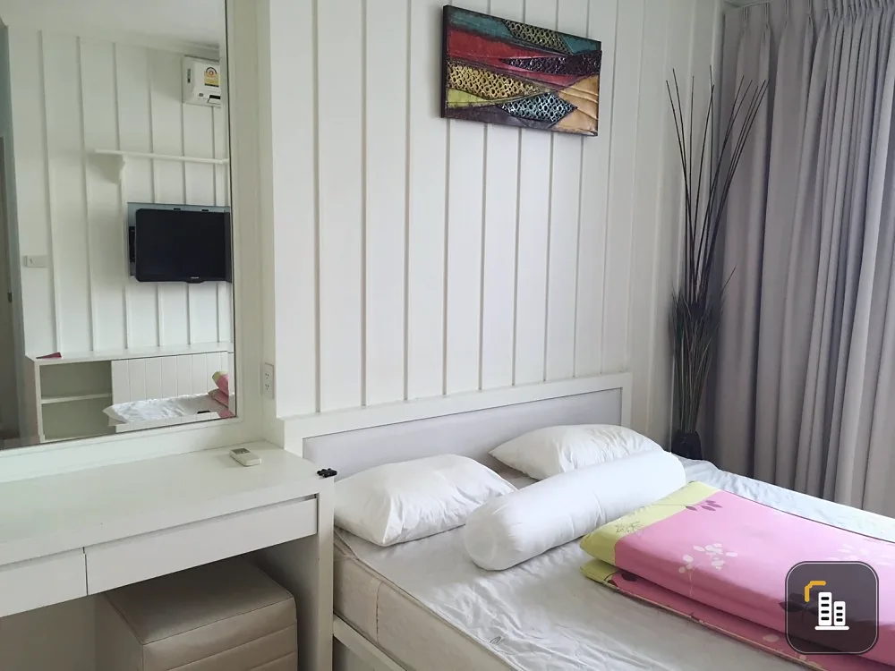 Wow for rent, Villa Rachatewi condo, beautiful curtain, beautiful wallpaper, like all ages, all styles, must have this room. Book now.