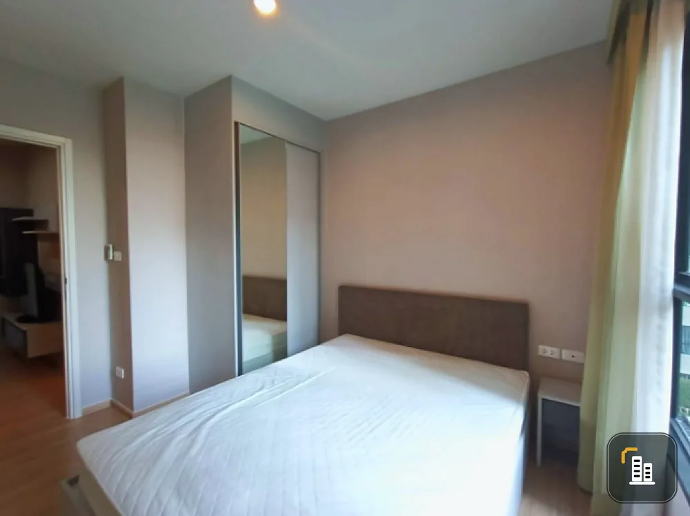 Selling The Base Chaengwattana, this room is very nice, pool view, comes with full facilities. Hurry up and own it.