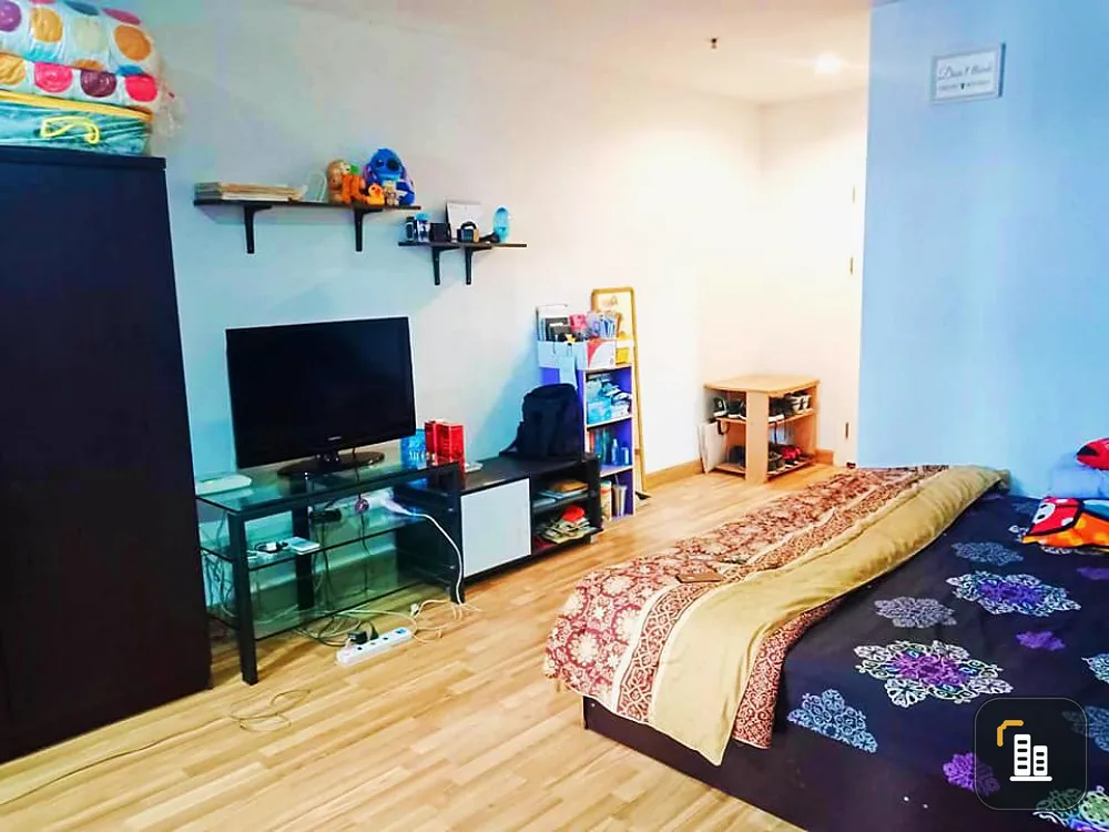 Condo for sale, Regent Home 15, Chaengwattana, 7th floor, cool breeze, pool view, come and reserve it as the owner. Urgent.