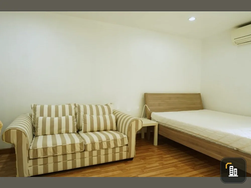 Condo for sale, Regent Home 9, Sukhumvit 64, 4th floor, good location, near BTS, ready to move in. Don't miss it.