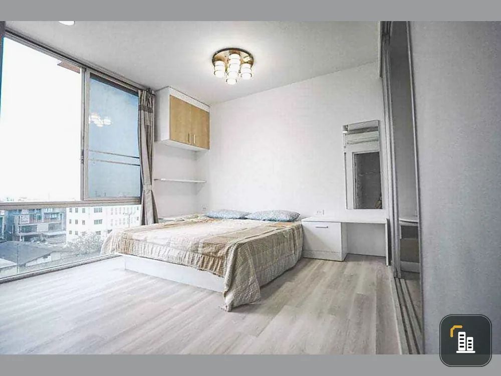 For Sale The Iris Rama 9-Srinakarin. This room is newly decorated, fully furnished, very good view, come and own it.