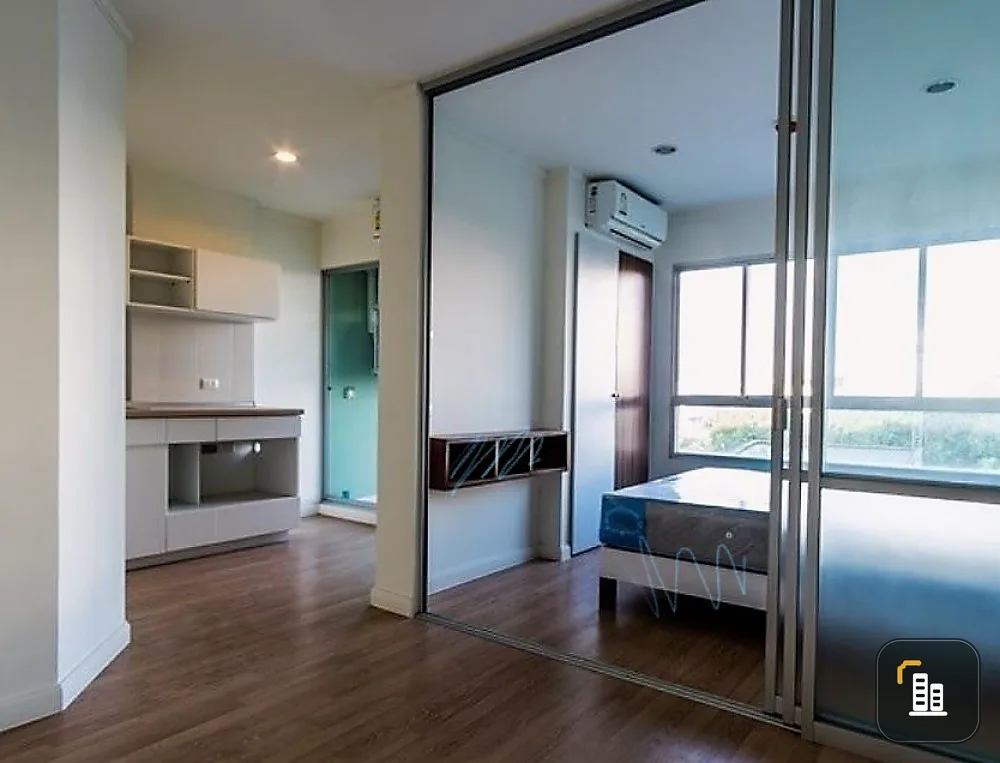 Condo for sale, Lumpini Ville Phatthanakan-New Petchburi. Pool view room is the best. Good location. Don't miss it.