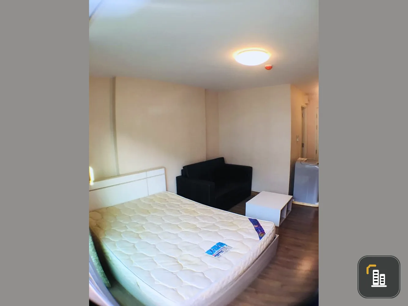 For rent or sale Plum Condo Phahon Yothin 89, the rental price is very low. Nice room with warm tones It's like being at home. Don't miss it.