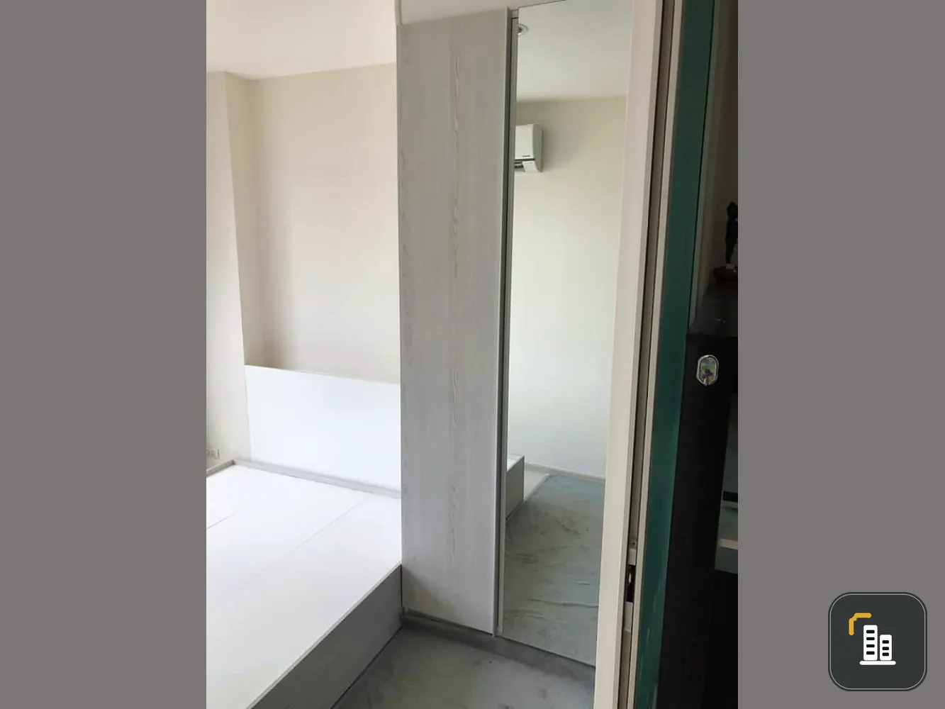For rent urgently!! Condo Aspire Erawan, next to BTS Chang Erawan, golden location, book now!!