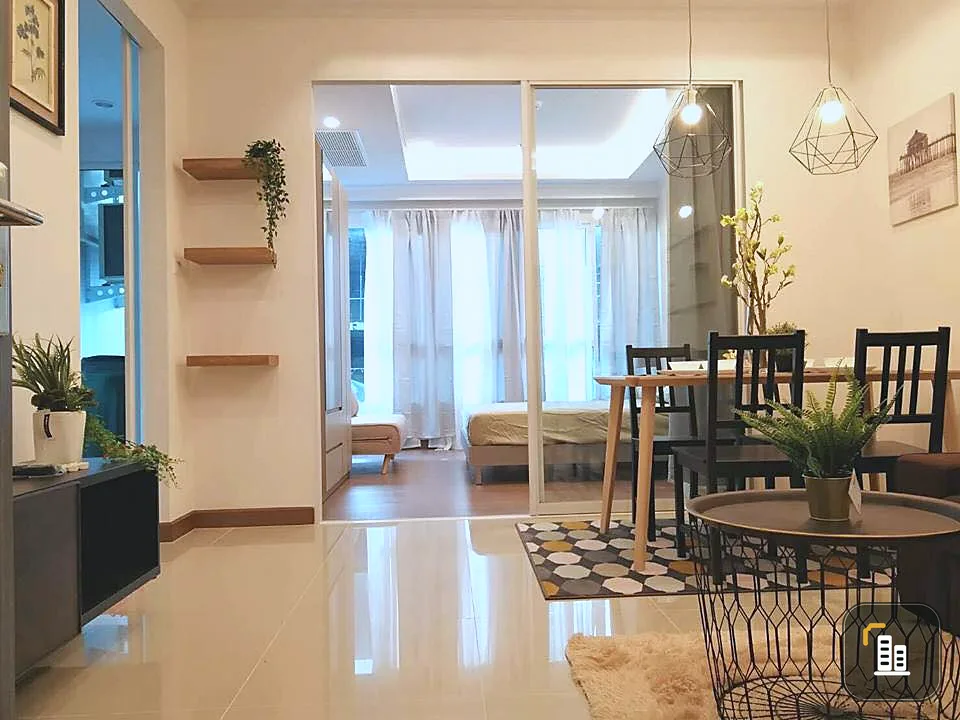 Oh.....so awesome This room is beautifully decorated, fully furnished, ready to move in.