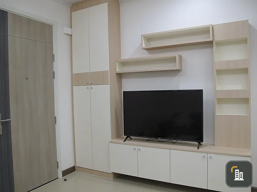 Don't miss it!!!!! big screen tv Beautiful built-in. Must be this room.