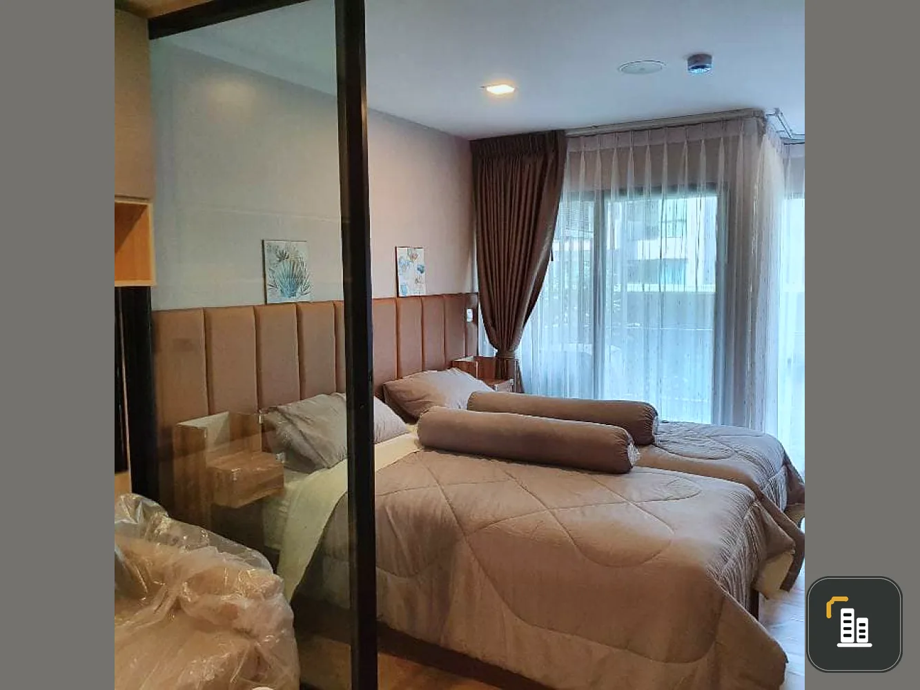 Khun Phra, the room is beautifully decorated and ready. Have a great view of the garden Plus a lot of usable space at Kave town space for rent