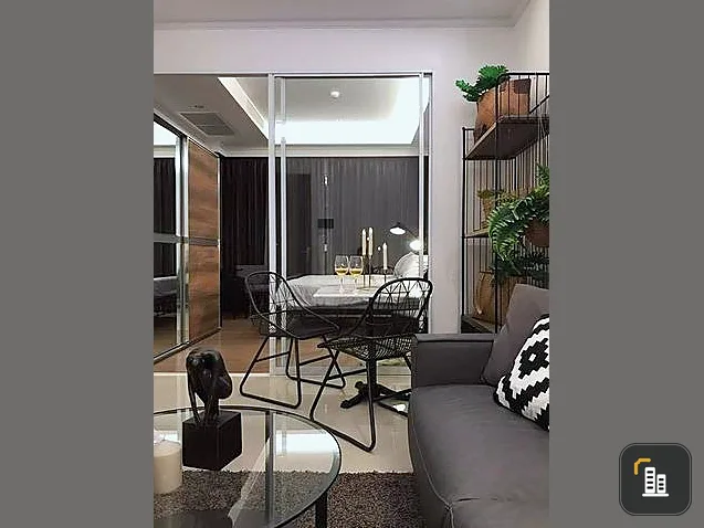 **Don't miss it** Very classic. This room is chill like this. Must be this room.