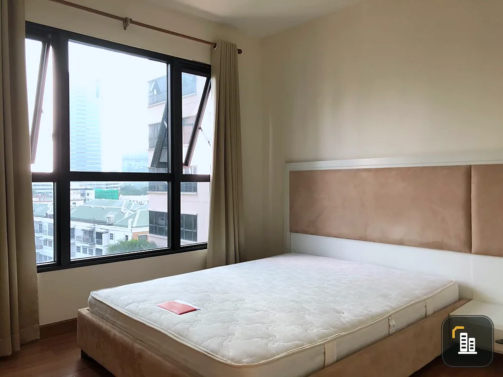 Condo for rent, The Crest Phahonyothin 11, pool view, fully furnished, don't miss it !!