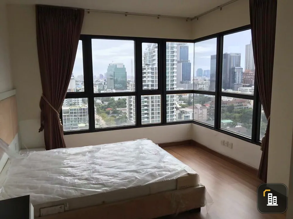 Sale with tenants, Condo The Crest Phahonyothin 11, city view, fully furnished, ready to move in, don't miss it !!