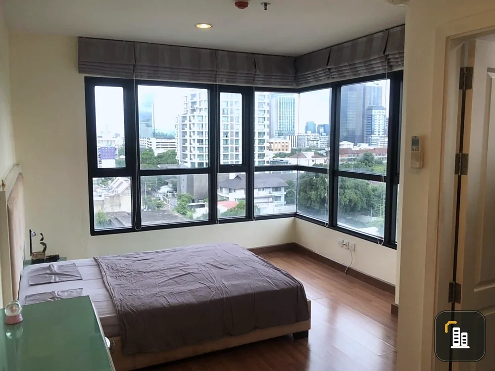 Condo for rent, The Crest Phahonyothin 11, fully furnished. Ready to move in, good location, easy to travel.