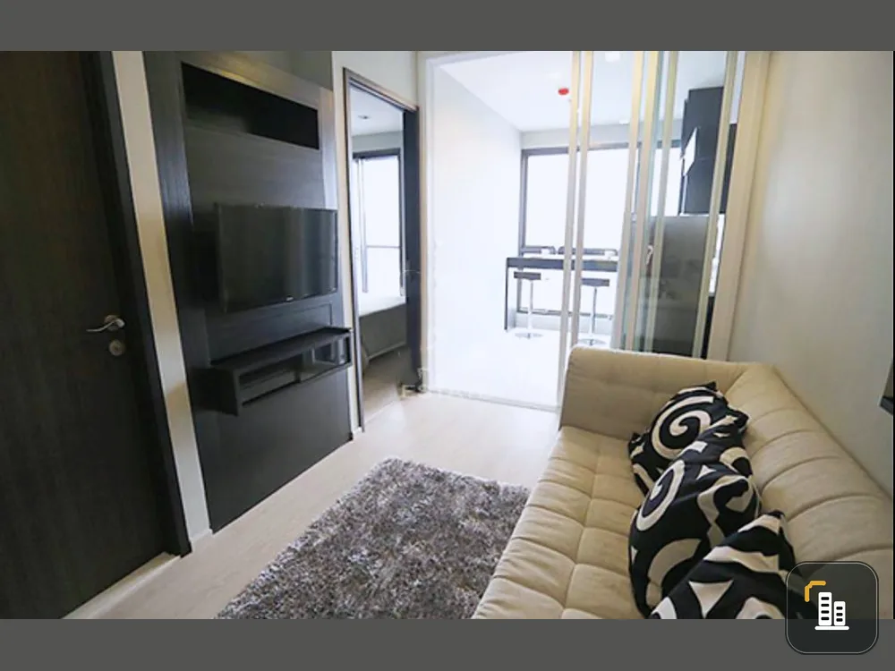 Condo for rent, Rhythm Sukhumvit 44/1, 16th floor, good view, in the heart of the city, convenient to travel, ready to move in. If you are slow, you will miss it!