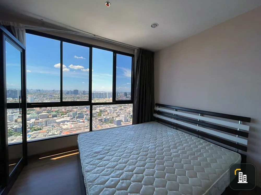 Sale The Tree Interchange, high floor, city view and the Chao Phraya River. Finver. Free full furniture. Book quickly.