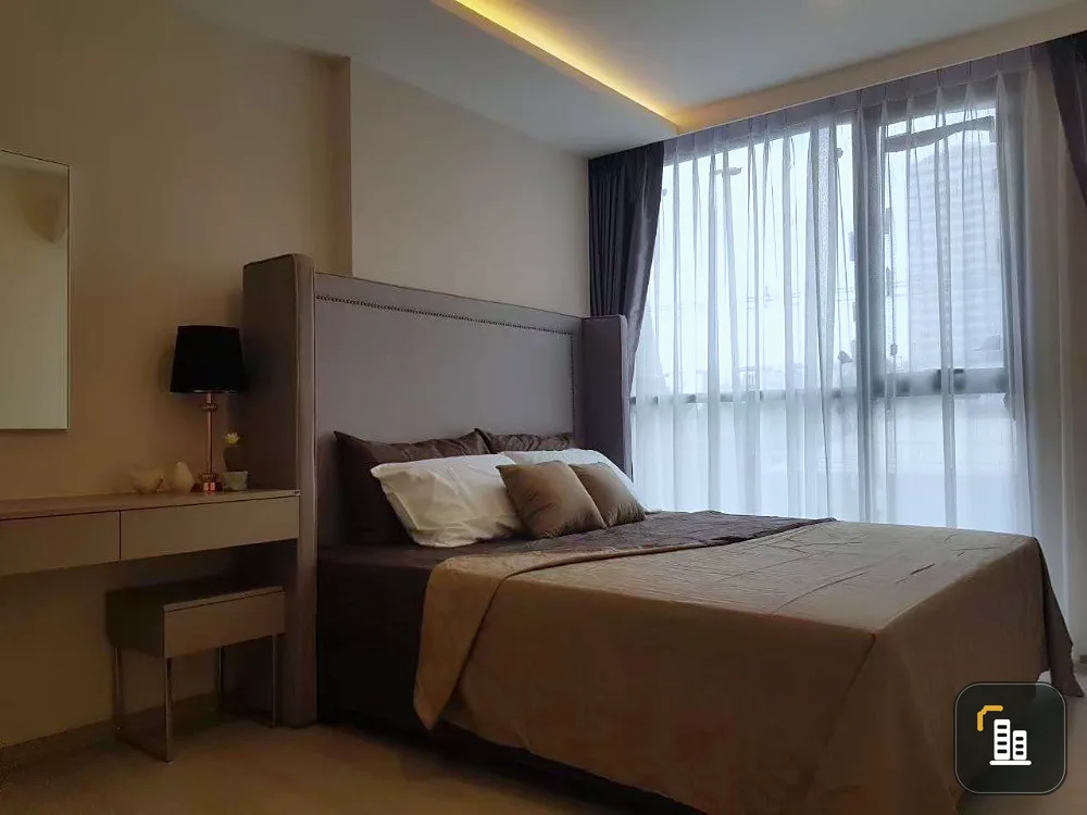 Condo for sale, Vtara Sukhumvit 36, view of Maleenont Tower. Fully furnished, near BTS Thonglor, don't miss it!!