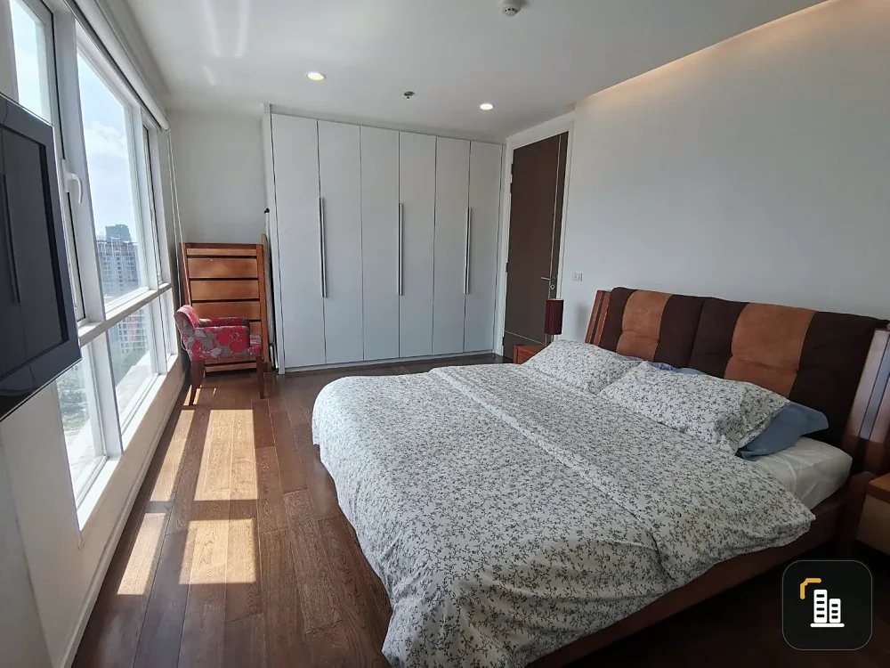 Condo for rent 15 Sukhumvit Residences, luxury condo, premium view The space is full. Hurry up to reserve.